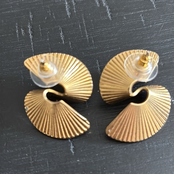 Vintage Geometric Gold-Toned Spiral S Post Back 80’s 90’s Earrings - Picture 4 of 5